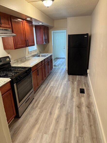 Primary Photo - 27 E Chestnut St