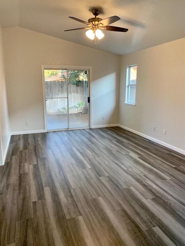 Building Photo - 5570 W Los Altos Ave