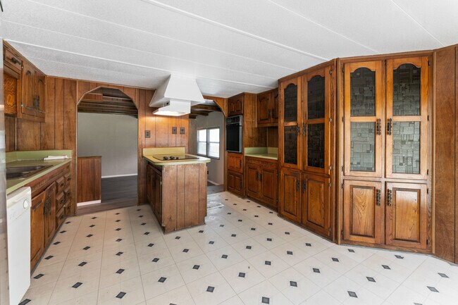 Building Photo - 112 Queenswood Dr