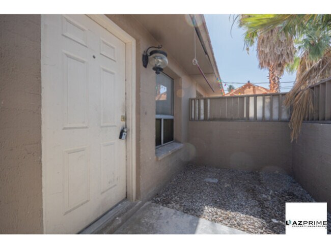 Building Photo - Experience this Newly Updated 2/1 Unit in ...