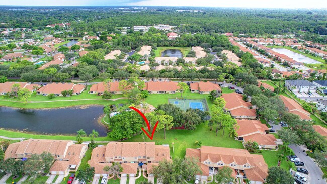 Building Photo - 1105 Maplewood Dr