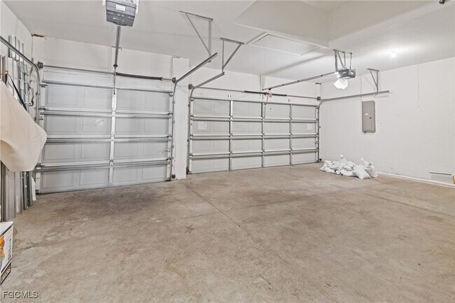 Building Photo - 16905 Colony Lakes Blvd