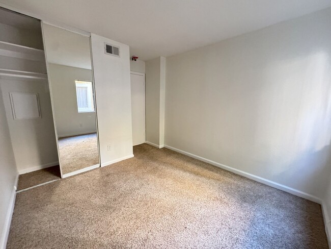 Building Photo - *** Move-In Special*** Luxury Living at Wa...
