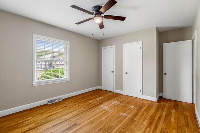 Building Photo - Large Renovated Ranch Home, Two Kitchens & Two Living Areas, Hardwood Flooring, Deck, Fenced!