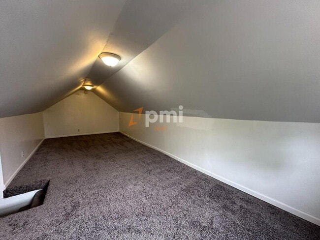 Building Photo - 810 Poplar St