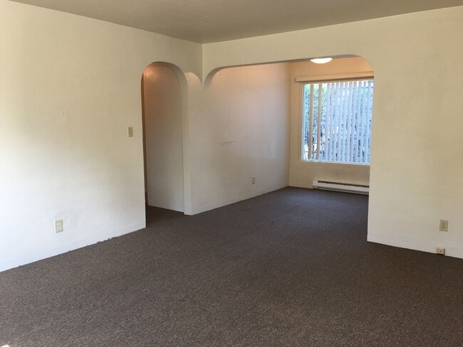 Building Photo - ** PRE LEASE FOR FALL** - Two Level Campus HOME