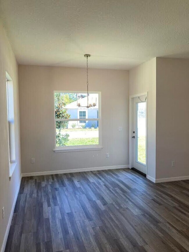 Building Photo - Newly Built Duplex in Beautiful Pine Lakes