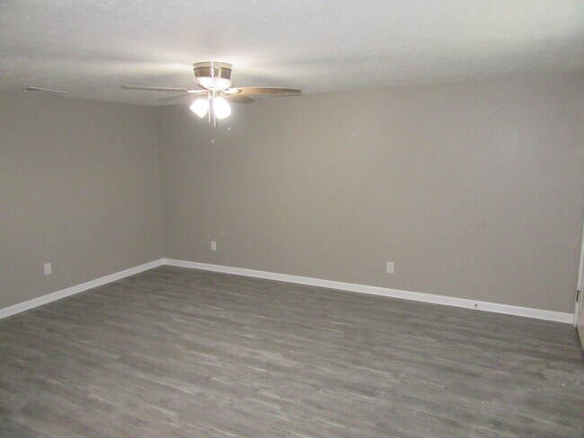 Building Photo - 6427 Sunset Ave