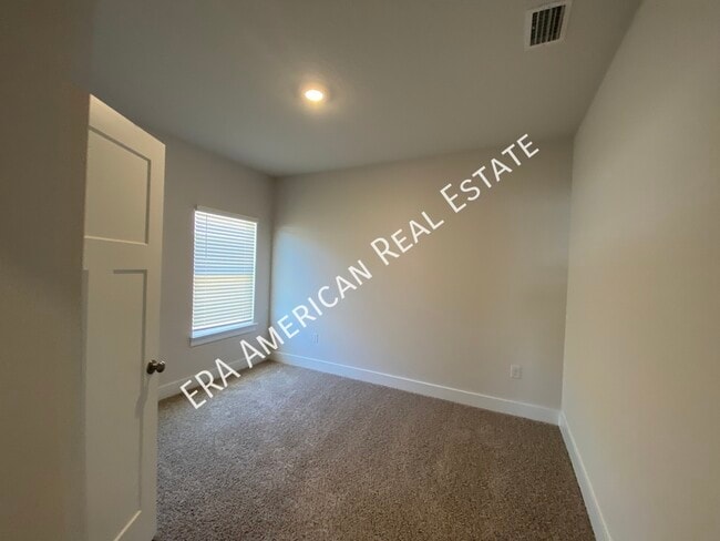 Building Photo - 3398 Southwind Dr