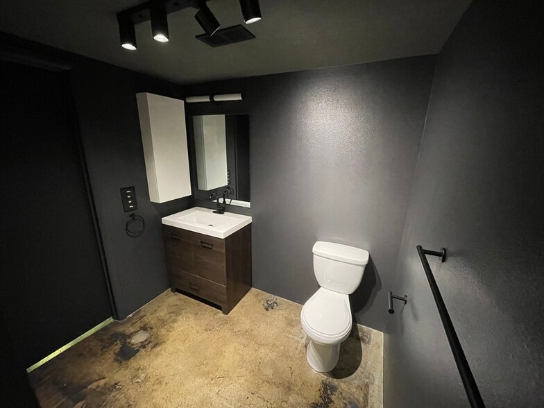 Building Photo - 440 W 900 S