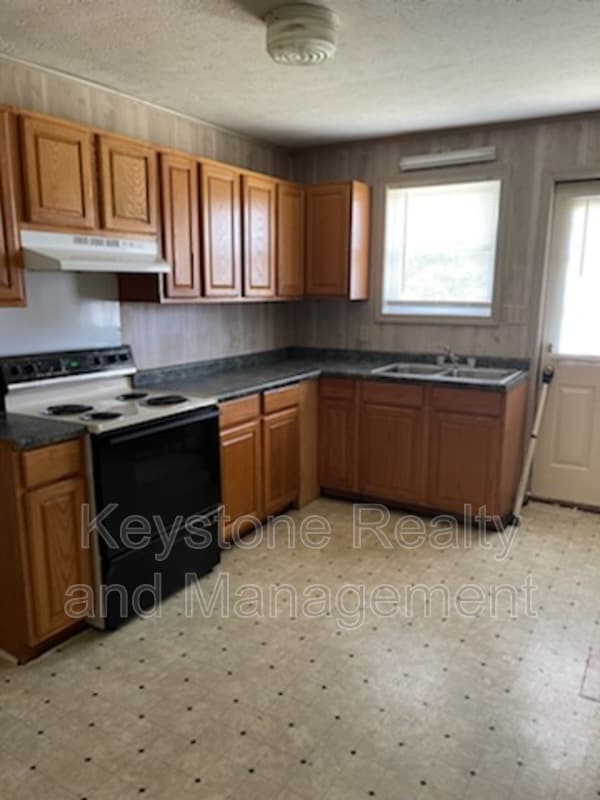 Building Photo - 410 Lucky Debonair St