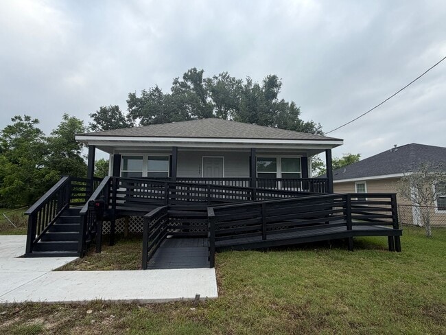 Building Photo - New Home! 4/2!