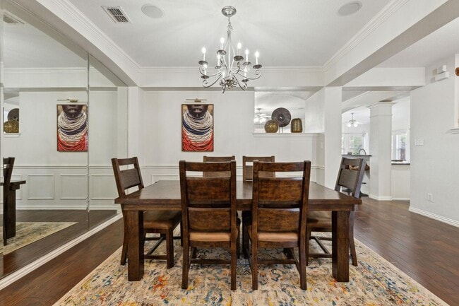 Building Photo - Luxury Living in HERITAGE! This is must se...