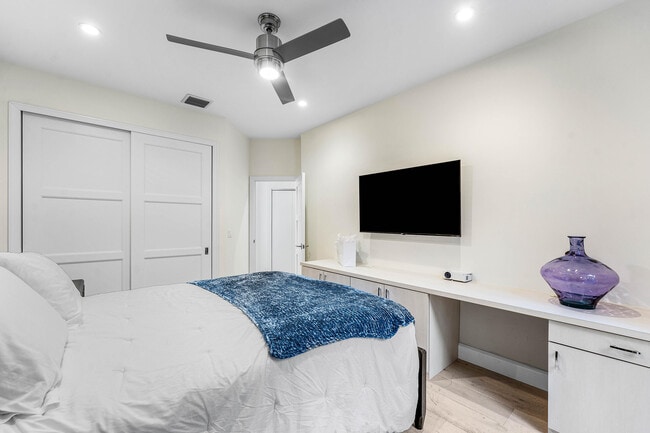 Building Photo - 6673 NW 24th Terrace