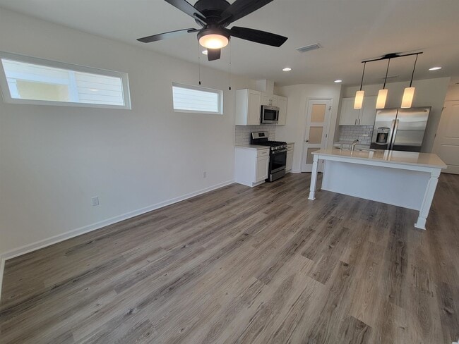 Building Photo - 1367 Landon Hills Dr