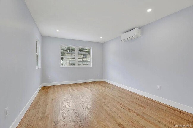 Building Photo - 110-41 172nd St