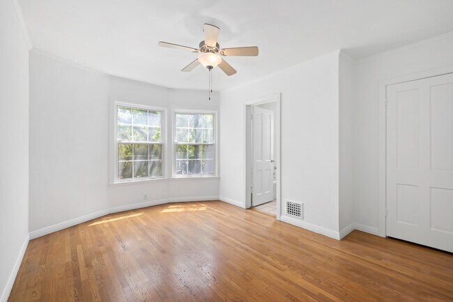 Building Photo - 10711 W Sunset Blvd