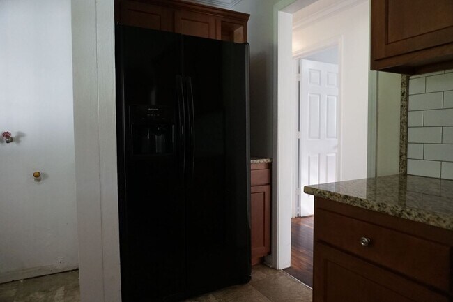 Building Photo - Pet Friendly 3 Bedroom 1 Full Bath located in Northwoods Park!