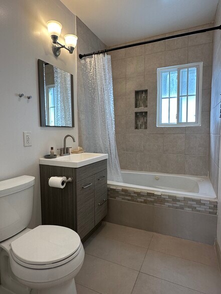 Building Photo - 8525 Hargis St