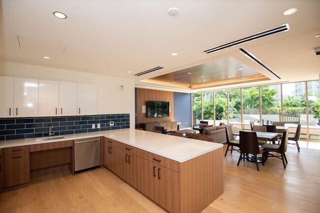 Building Photo - SKY ALA MOANA ONE BEDROOM AVAILABLE NOW