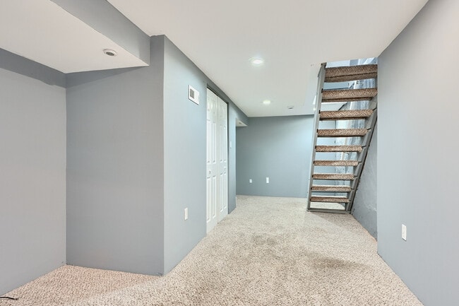 Building Photo - 411 S Madeira St