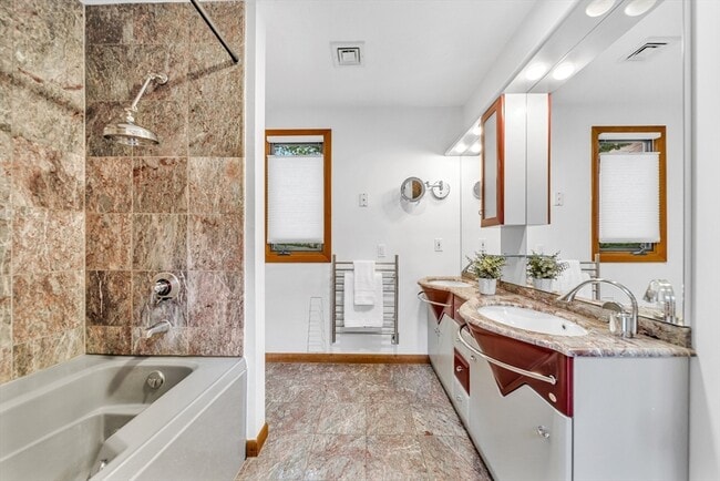 Building Photo - 16 Carthay Cir