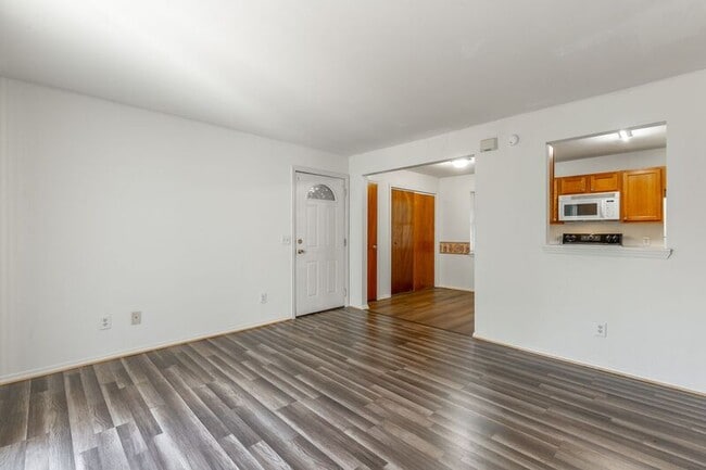 Building Photo - 82 Eastwood Ct