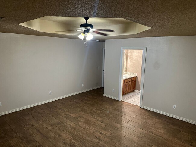 Building Photo - Available August 1st! 3-Bedroom, 2-Bathroom Home in East Rogers