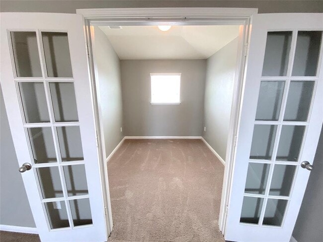 Building Photo - 122 Liard River Rd