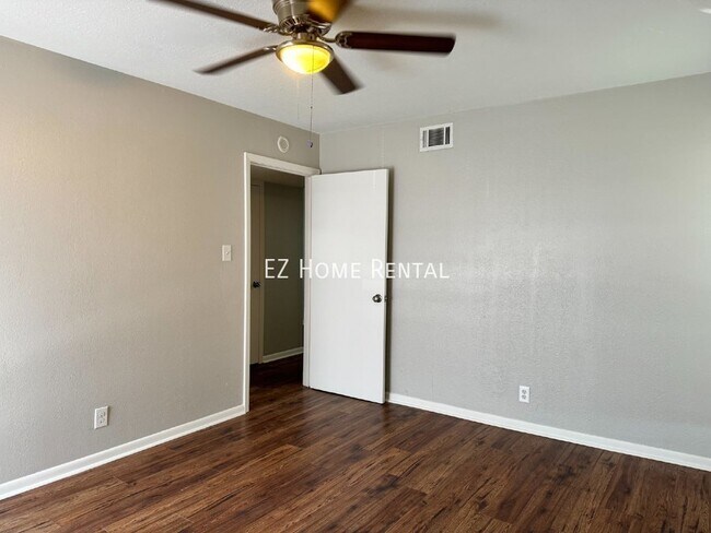 Building Photo - 2101 6th Ave N