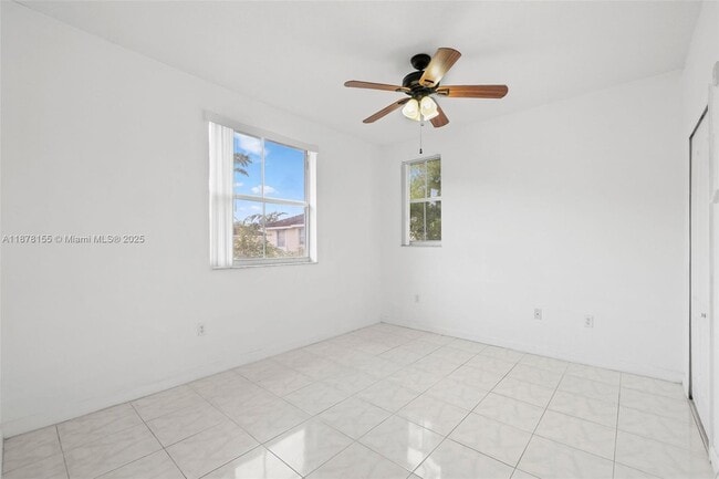 Building Photo - 1658 SE 28th Ct