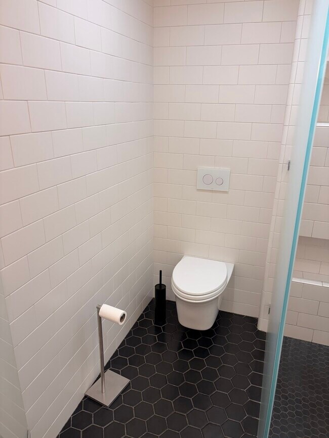 Building Photo - 1125 NW 9th Ave