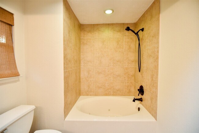 Building Photo - 3530 Santa Rosa Ln