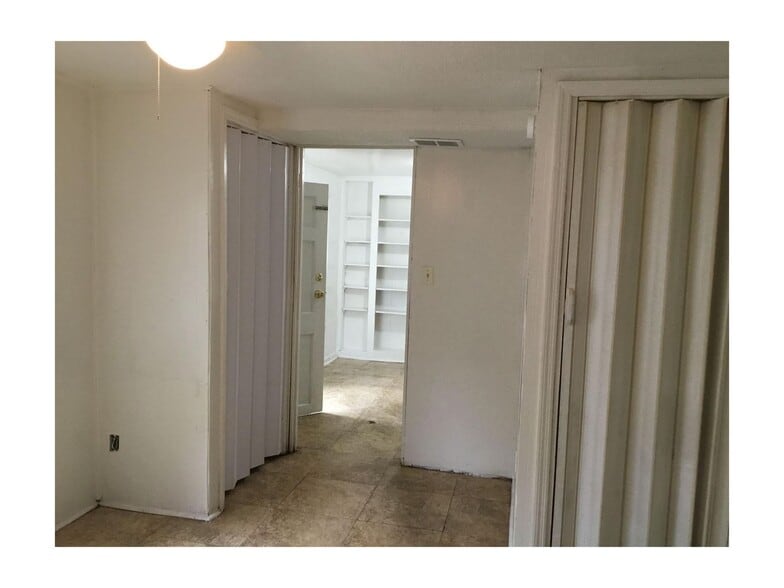 Building Photo - 1016 Greens Lake Rd