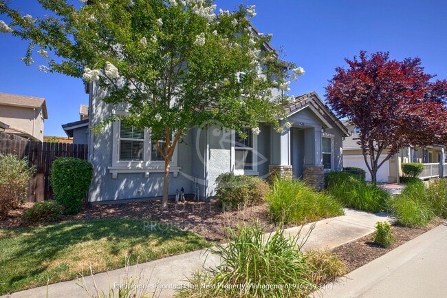 Building Photo - Lincoln Crossing; 4 bedroom in Gated commu...