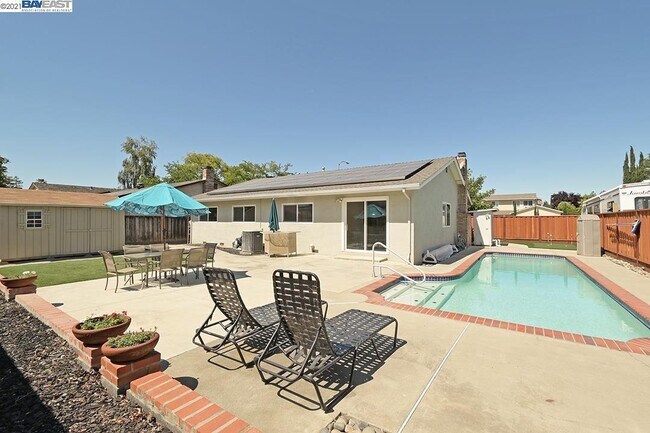 Building Photo - 560 Murdell Ln