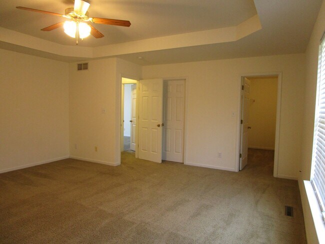 Building Photo - 5004-5006 Betty Jean Way