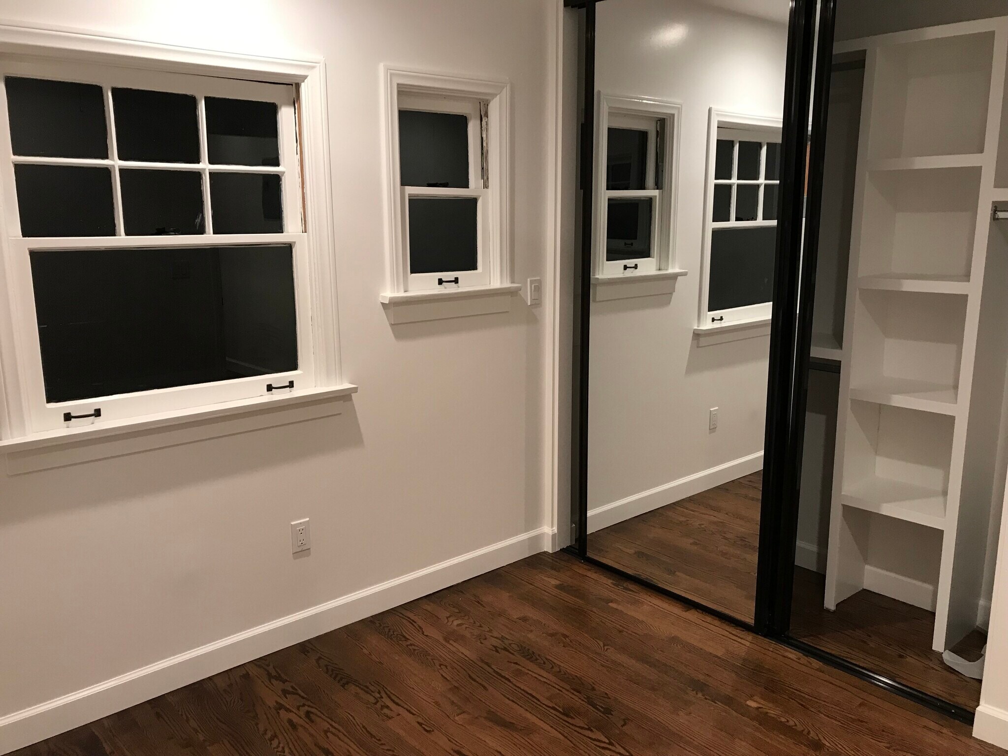 Building Photo - 915 Manhattan Ave