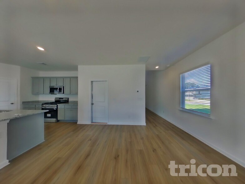 Building Photo - 1943 Logan Ln