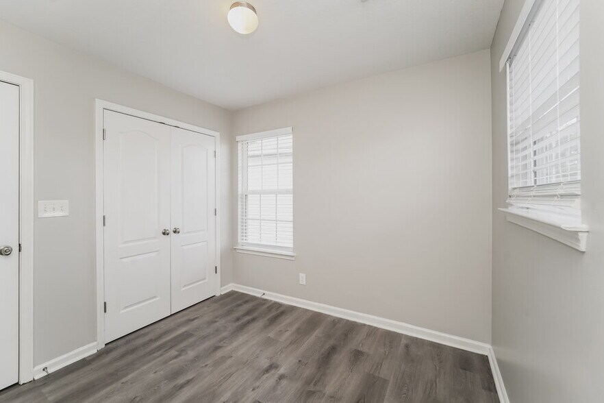 Building Photo - 6913 Seney Dr