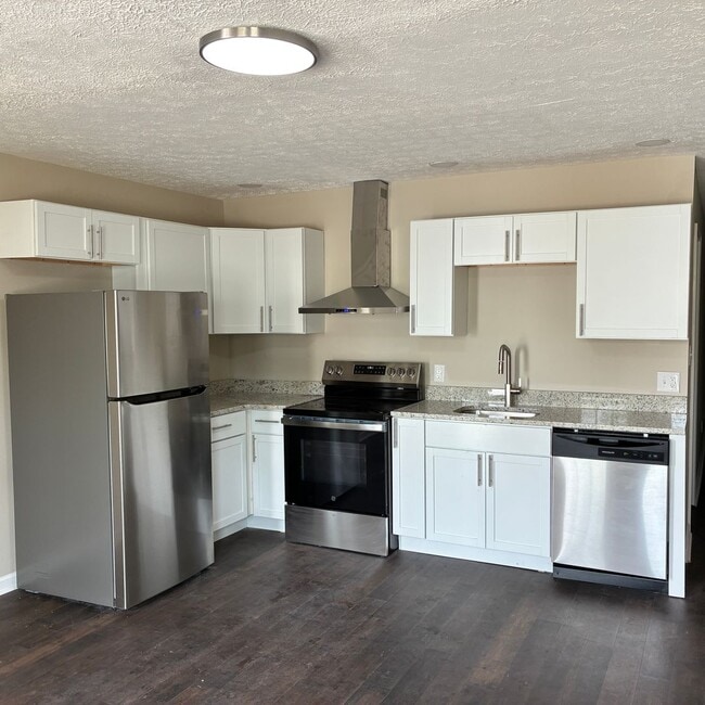 Building Photo - Two Bed and Two Bath House ready for Rent