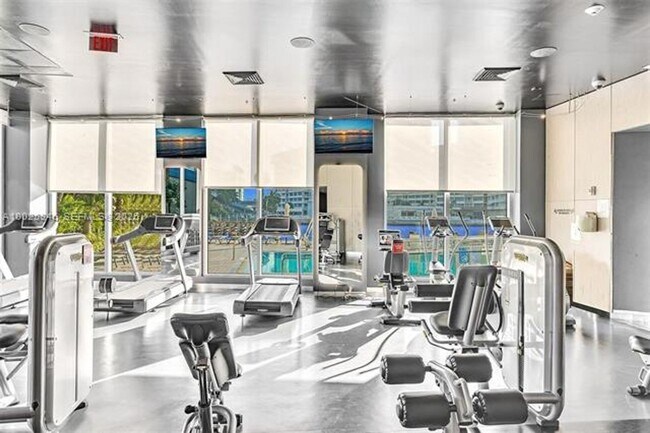 Building Photo - 2602 E Hallandale Beach Blvd