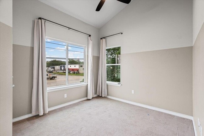 Building Photo - 2947 Moss St