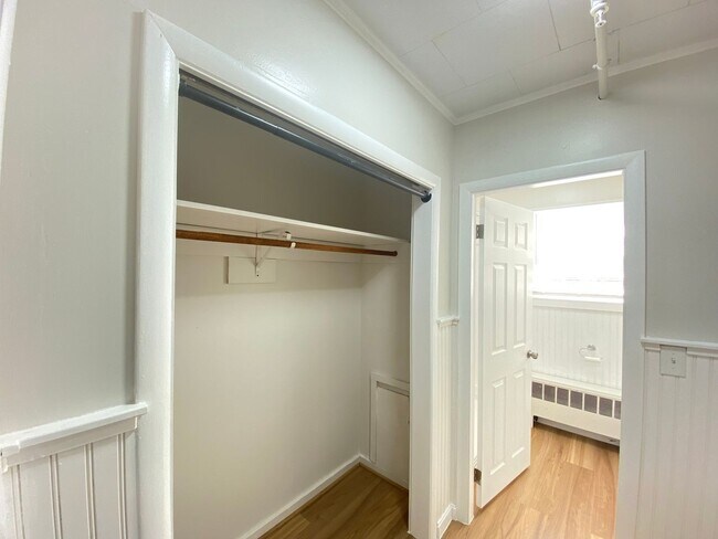 Building Photo - 118 Locust St