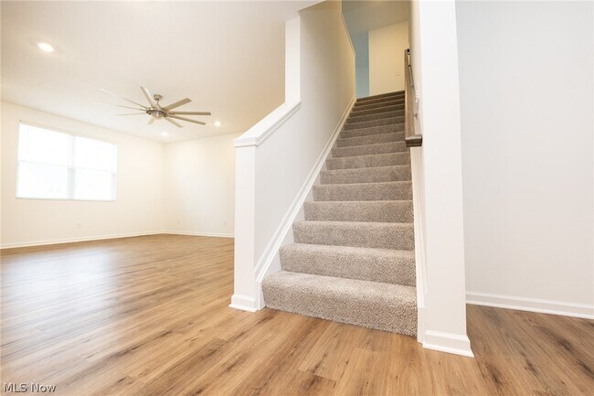 Building Photo - 98 Brewster Dr