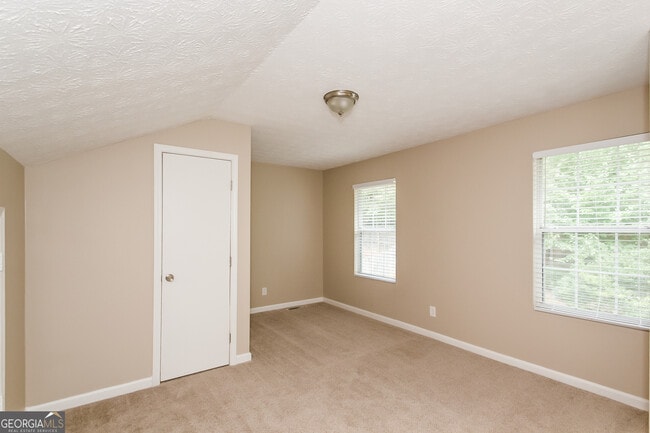 Building Photo - 640 Windchase Pl