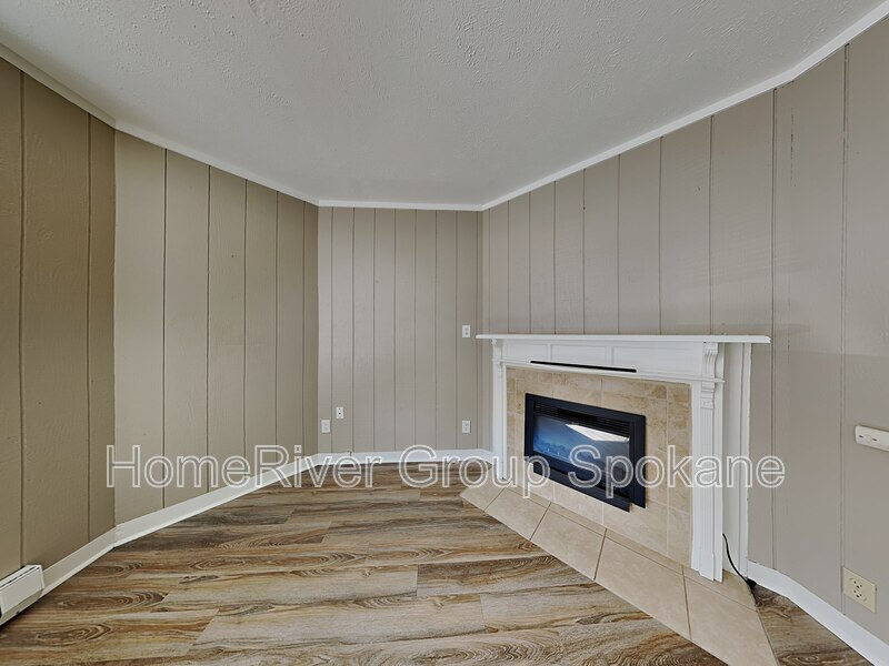 Building Photo - 712 S Maple St