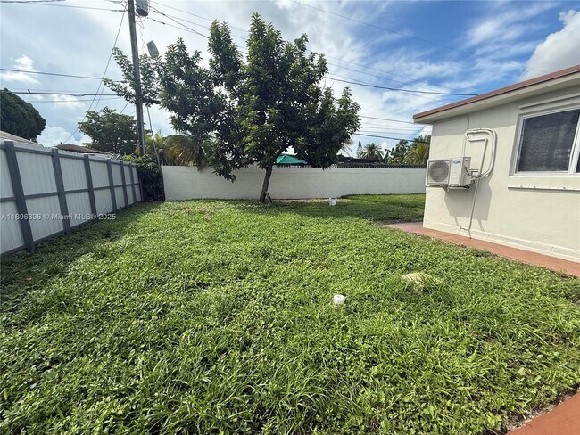Building Photo - 5730 NW 112th Terrace