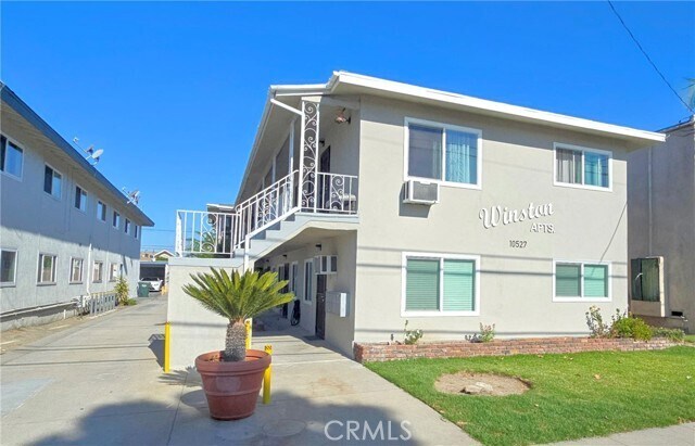 Building Photo - 10527 Western Ave