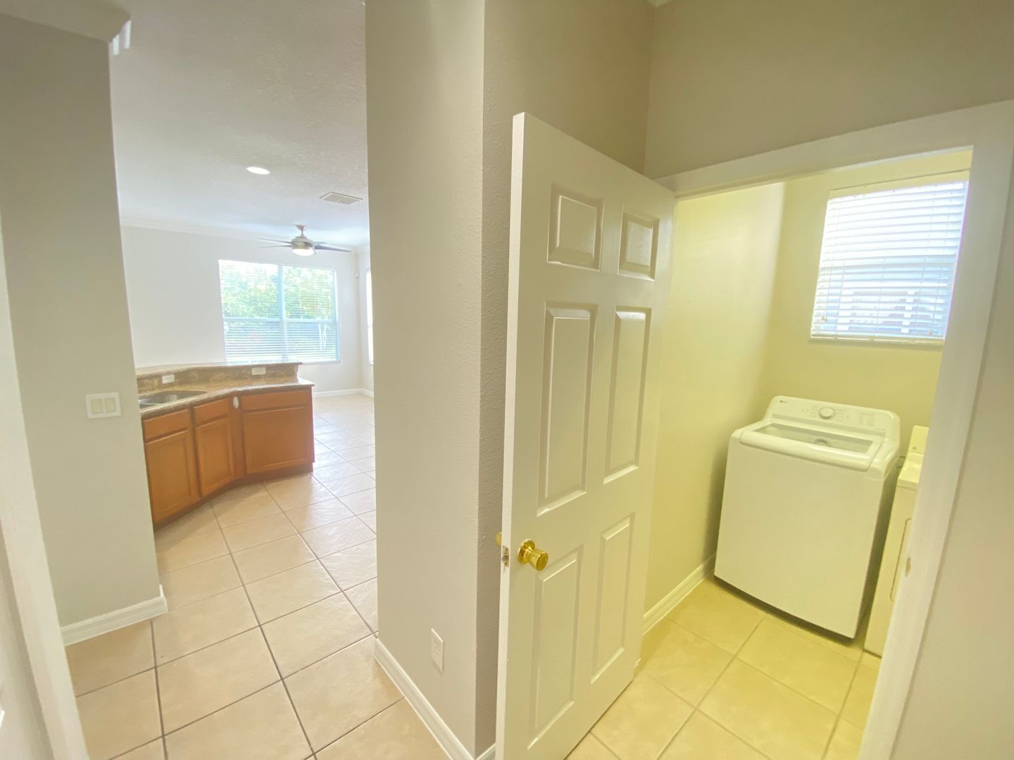 Building Photo - 5 Bedroom / 3 Bath Home in Cypress Lake, A...